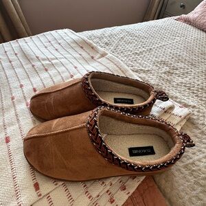 Dakine Women's Brown Slippers with Patterned Trim